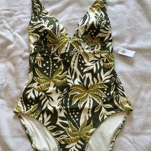 Women’s Old Navy one piece swimsuit